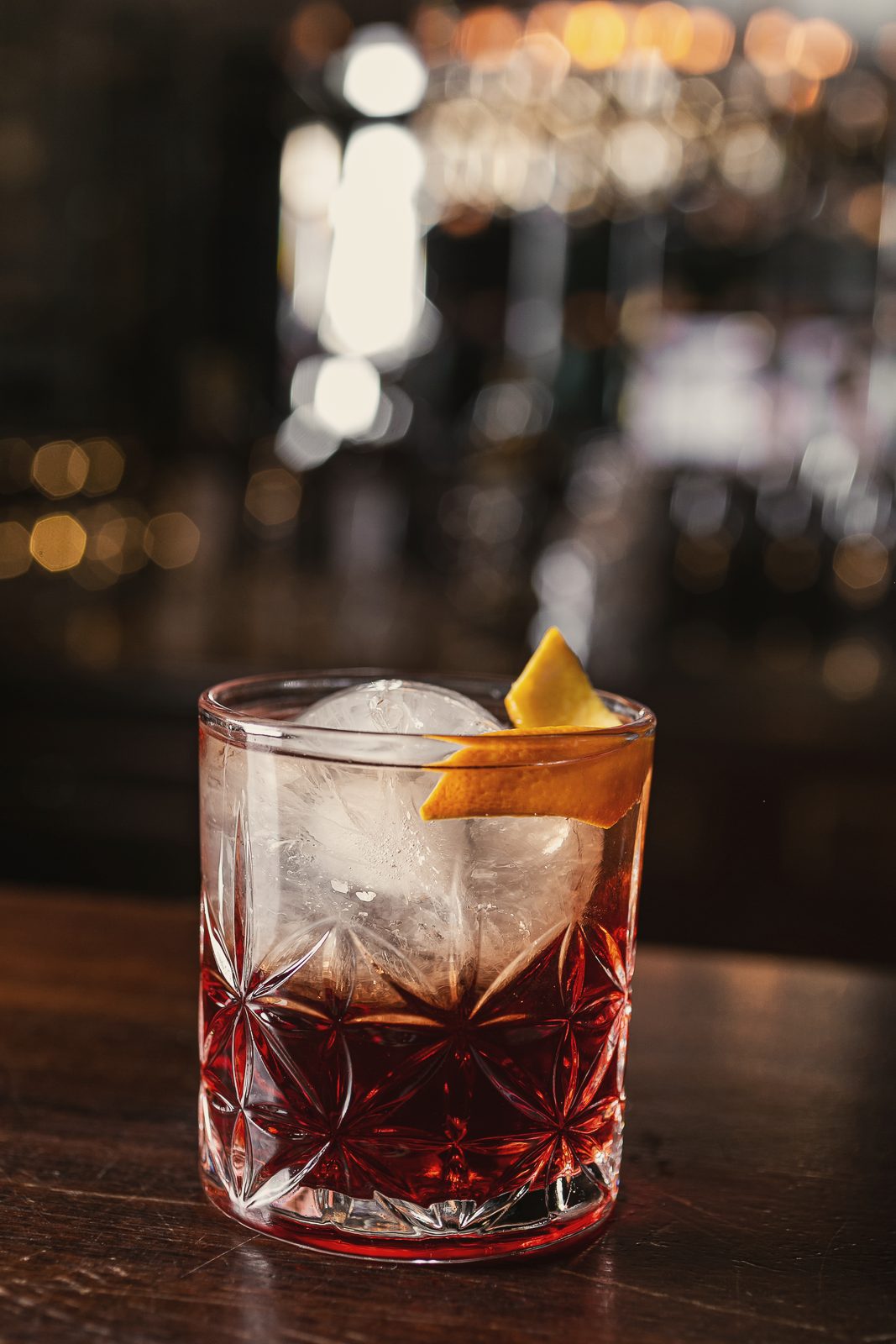 Negroni em copo lapidado